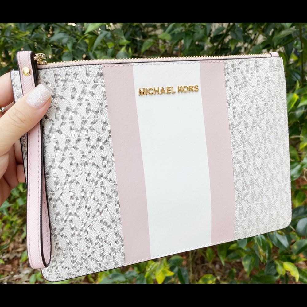 SALE‼️Michael Kors Pouch Signature MK vanilla pink - Picture 6 of 6